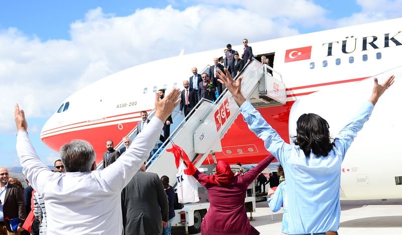 Serbest kalan Türkler aileleriyle buluştu