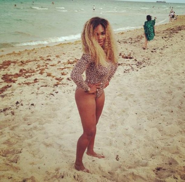 Tenis kortlarının yıldızı Serena Williams iç çamaşır mankeni oldu 