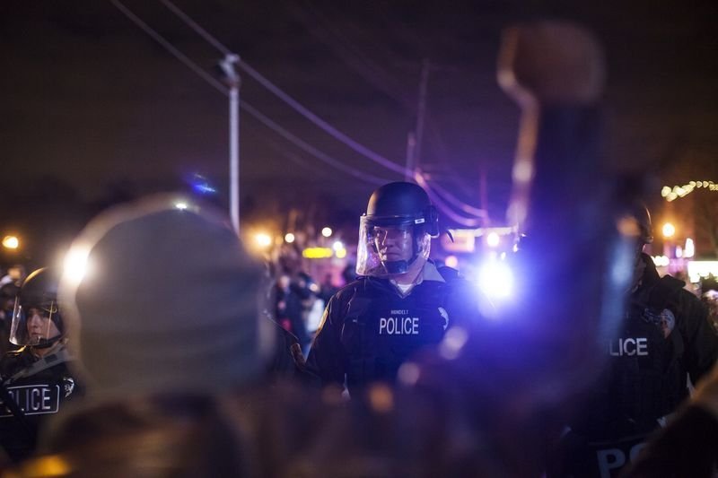 ABD'de siyahi genci öldüren polis yargılanmayacak