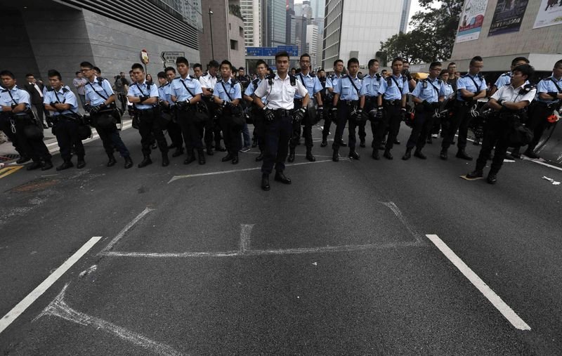Hong Kong'da gösteri alanları boşaltıldı
