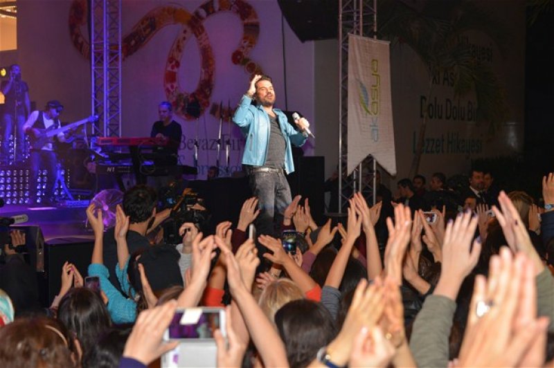 Kenan Doğulu göbek yaptı 