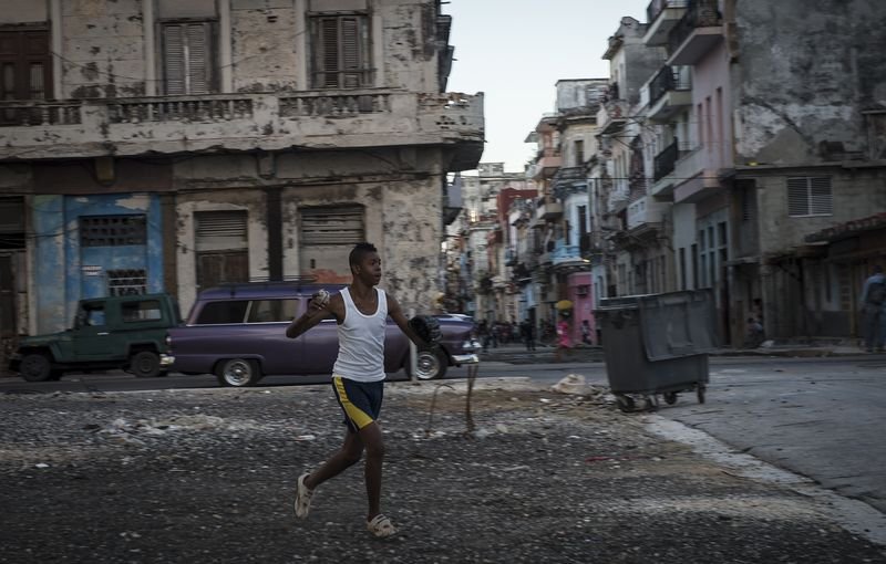 Apple devrimcilerin ülkesi Küba'ya girdi