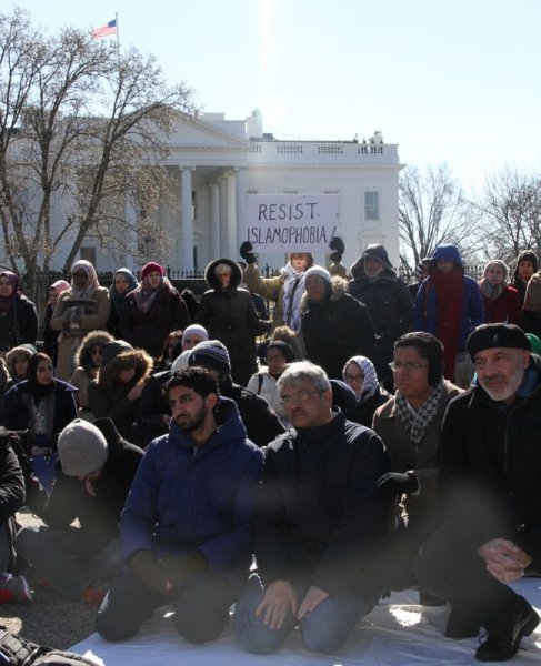 Beyaz Saray önünde Cuma namazı