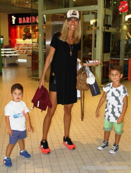 Emre Altuğ'dan Çağla Şikel'e 'öksüz kaldım' iması