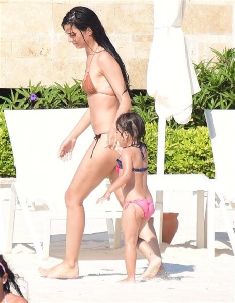 Tuba Büyüküstün tatilde