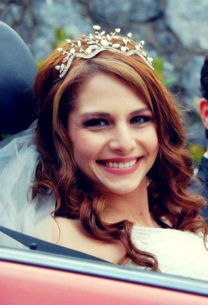 Ezgi Asaroğlu'nun makyajsız fotoğrafı şaşırttı 