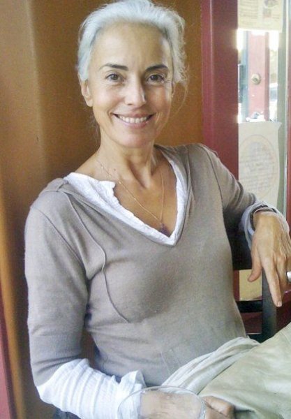 59 yaşındaki model Yasmina Rossi'nin fiziği görenleri şaşırtıyor 