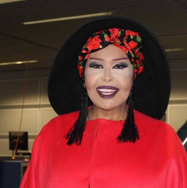 Bülent Ersoy gece yarısı dişçiye gitti