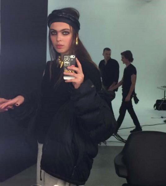 Sosyal medyanın tek kaşlı modeline teklif yağıyor 