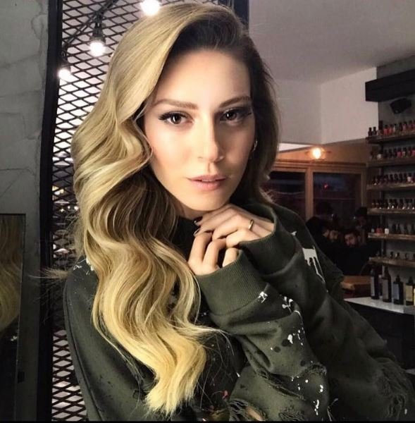 Sinem Kobal'ın ınstagram pozuna beğeni yağmuru