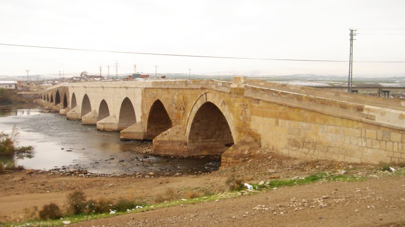 Tarihe tanıklık eden köprüler