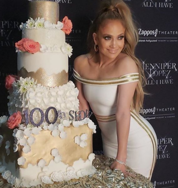 Jennifer Lopez nişanlandı