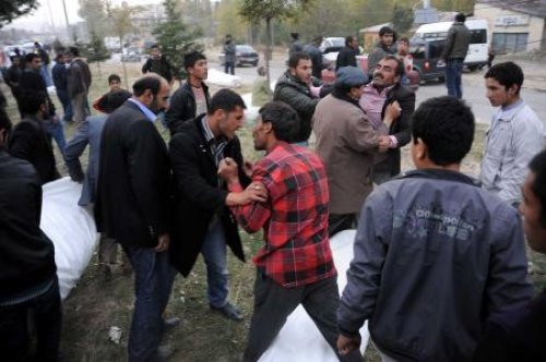 Yardım dağıtımında izdiham çıktı