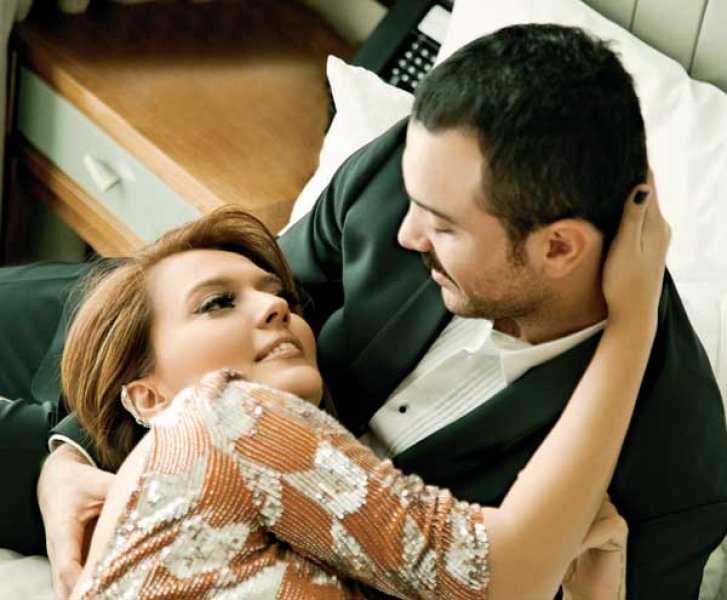 Demet Akalın mangal partisi verdi