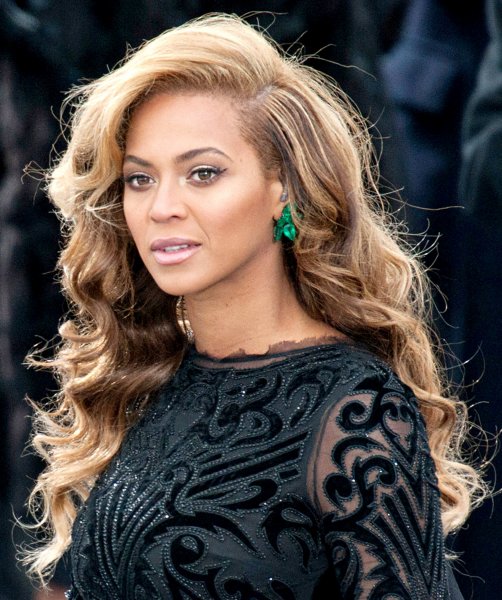 Ünlü şarkıcı Beyonce frikik verdi