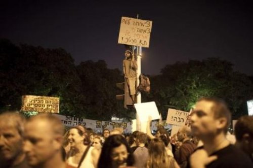 İsrail halkı sokaklar döküldü 