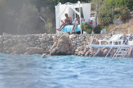 Berrak Tüzünataç ve Kenan İmirzalıoğlu Marmaris'te tatilde