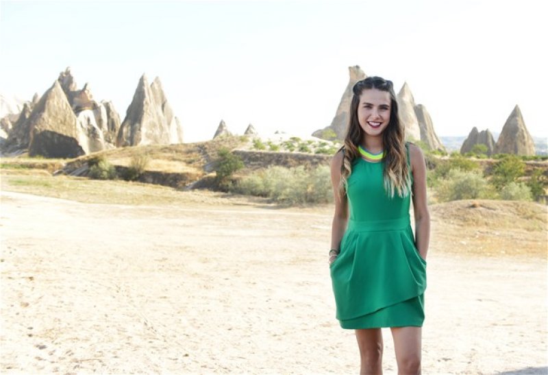 Yılanların Öcü’nün iki güzeli iyi anlaşıyor 