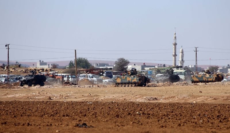 Kobani sınırına tank yığınağı