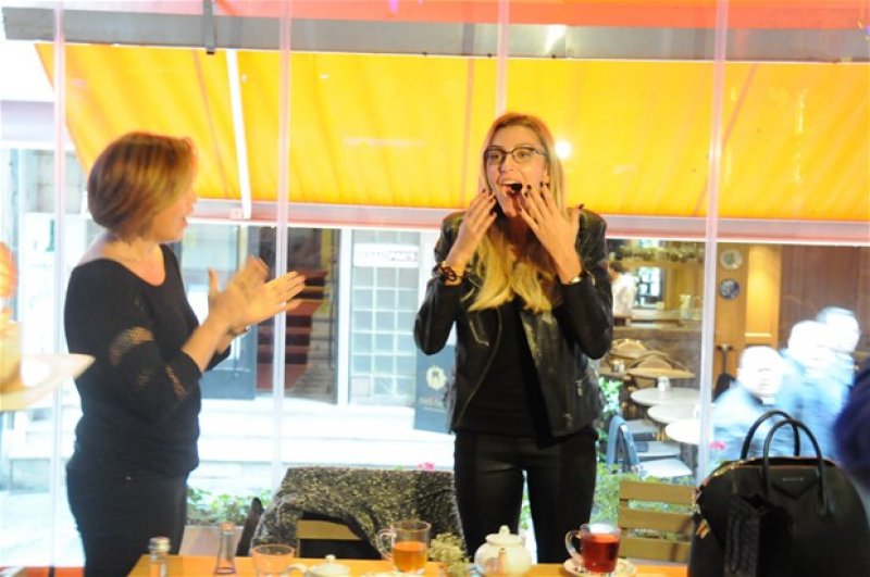 Hacı Sabancı'dan Özge Ulusoy'a Venedik sürprizi