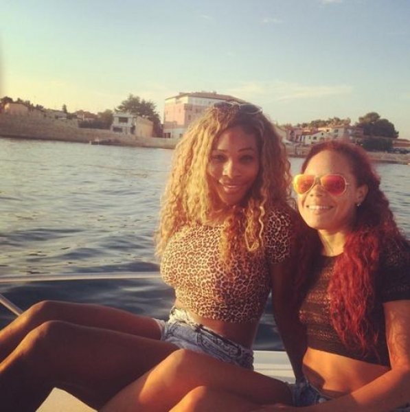 Tenis kortlarının yıldızı Serena Williams iç çamaşır mankeni oldu 