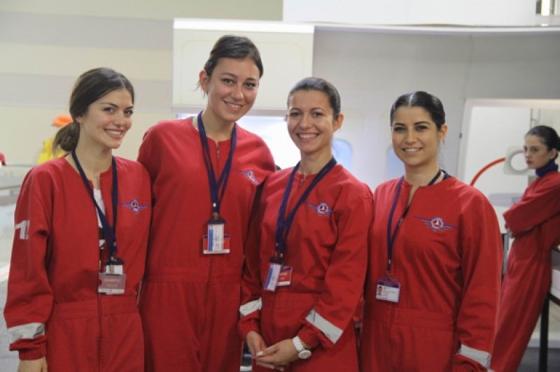 THY Hostes adaylarına zorlu eğitim