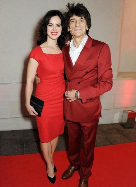 Aşkın yaşı yoktur dedirten ünlü çiftler 