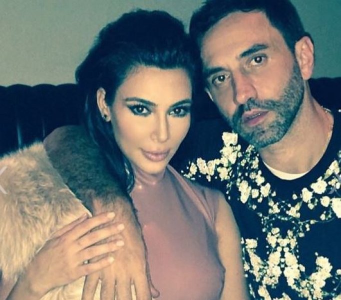 Kim Kardashian yine sarışın oldu