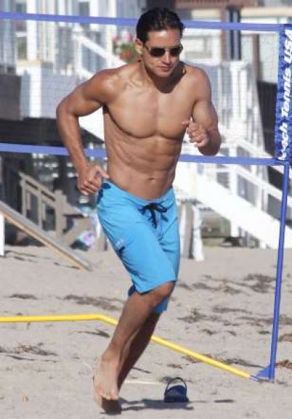 Vücutlarıyla dikkat çeken ünlüler