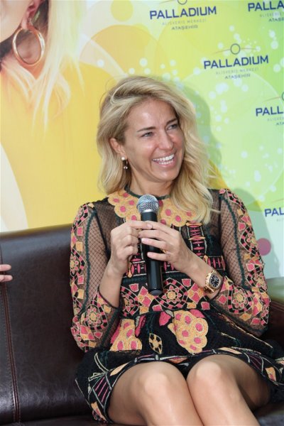 Burcu Esmersoy'un makyajsız hali şaşırttı 