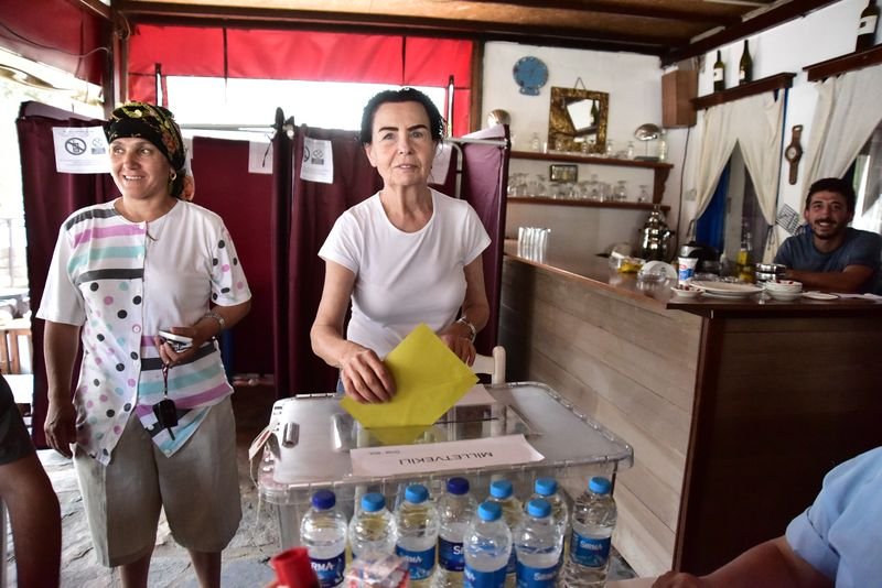 Bodrum'da oyunu kullanan plaja koştu