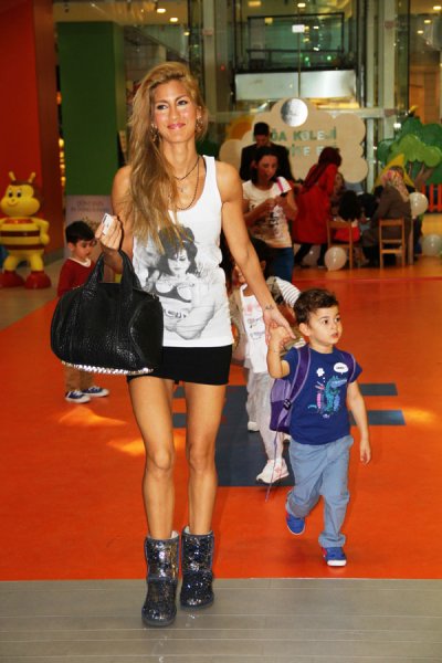 Emre Altuğ'dan Çağla Şikel'e 'öksüz kaldım' iması