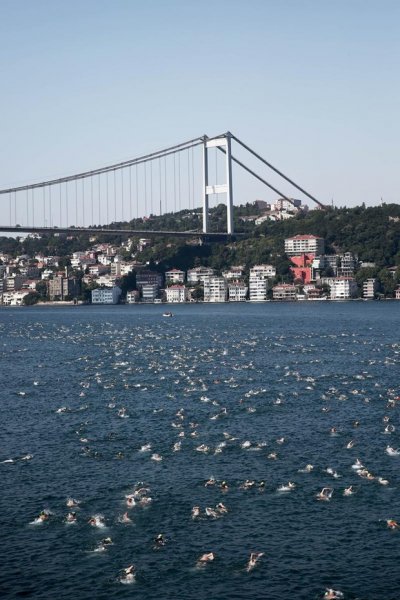 İstanbul Boğazı'nda yüzme şöleni