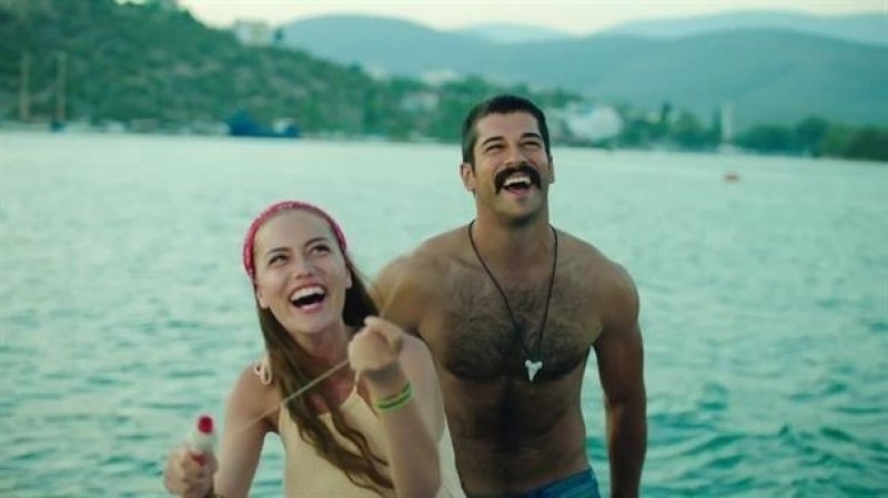 Fahriye Evcen'den Kara Sevda setine baskın