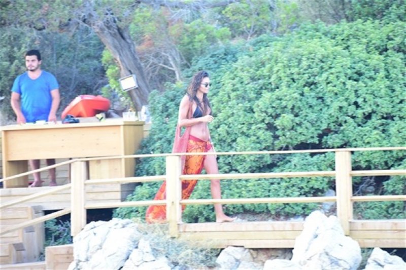 Sosyetik güzel Eda Taşpınar'dan kontrol bakışı