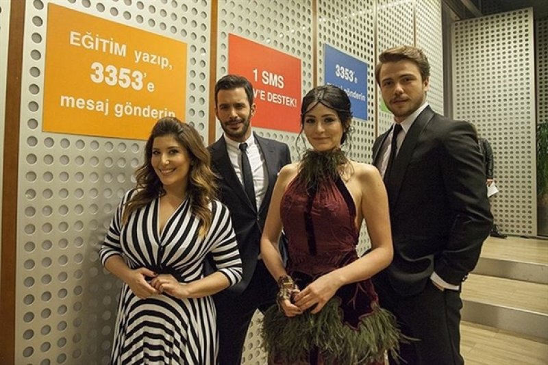 Ünlüler çocuklar için bir araya geldi