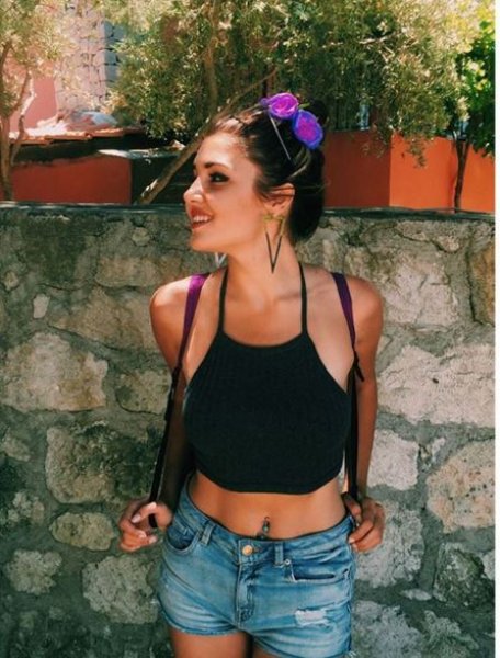 Hande Erçel'in Tayland tatili