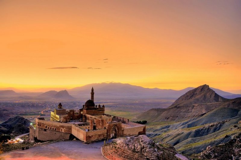 İshak Paşa Sarayı'ndan kış manzarası 