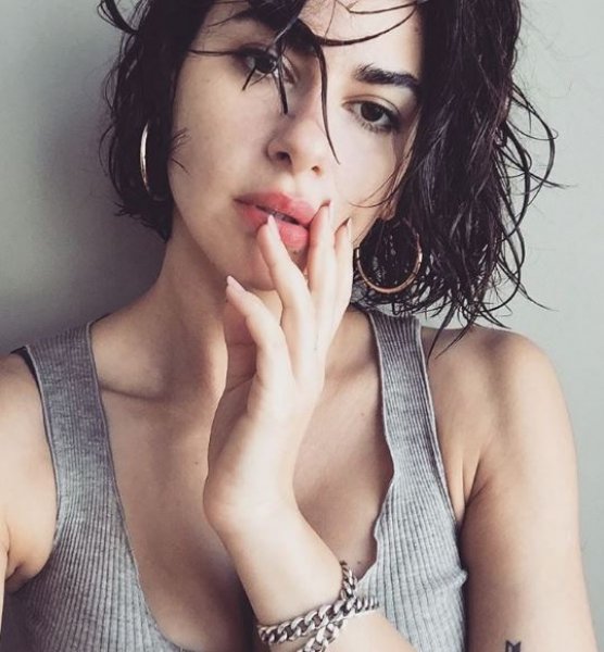 Nesrin Cavadzade sosyal medyaya geri döndü