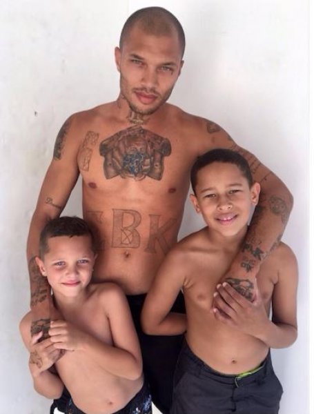 Dünyanın en yakışıklı mahkumu Jeremy Meeks sınır dışı edildi