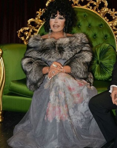 Bülent Ersoy gece yarısı dişçiye gitti