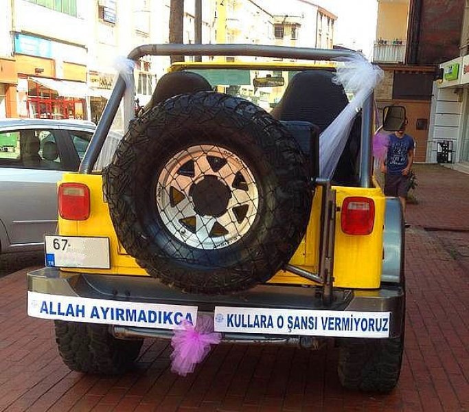 İlginç gelin arabası yazıları 