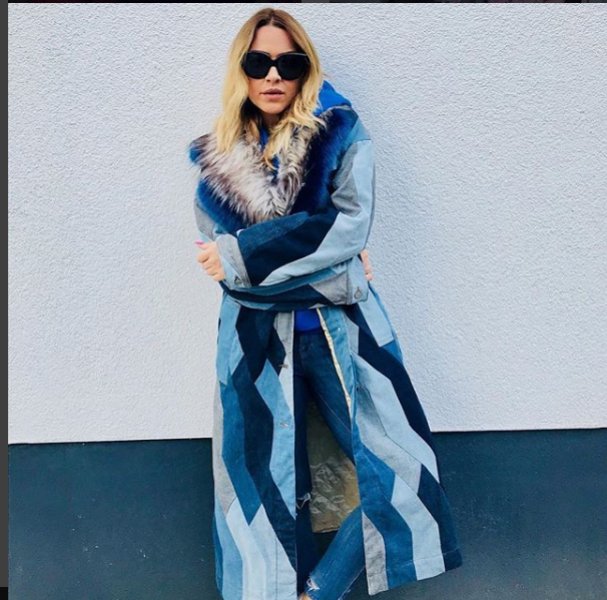 Almanya'da konser veren Hadise tek çizmeyle sahneye çıktı 