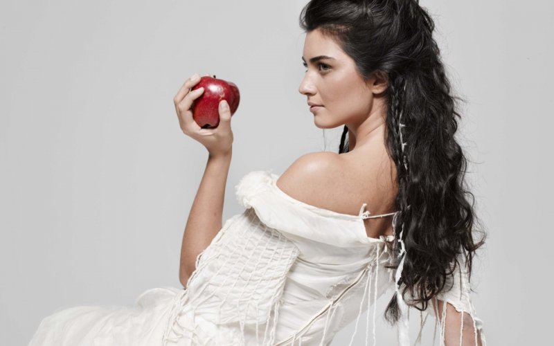 Tuğba Büyüküstün IMDB sıralamasında Türkiye'nin gururu oldu