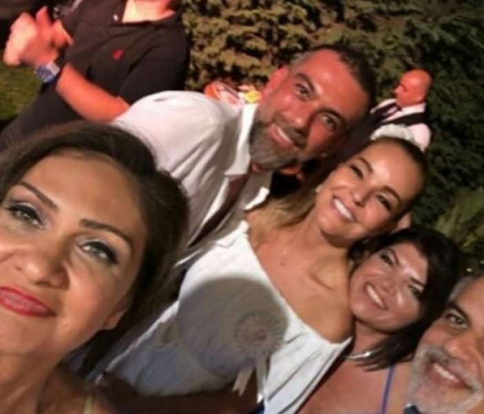 Şarkıcı Bengü kına gecesi yaptı