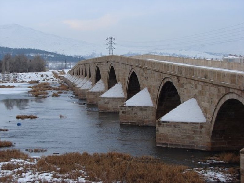 Tarihe tanıklık eden köprüler
