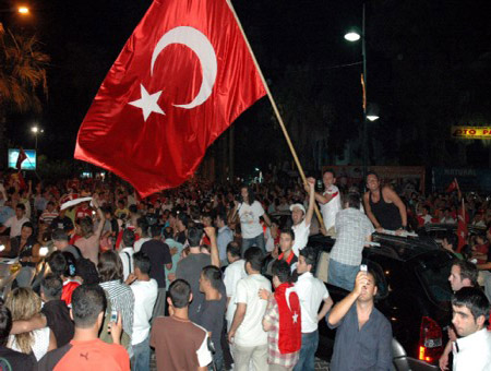 Türklerin YARI FİNAL SEVİNCİ