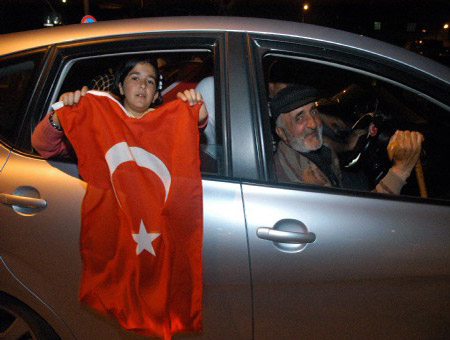 Türklerin YARI FİNAL SEVİNCİ