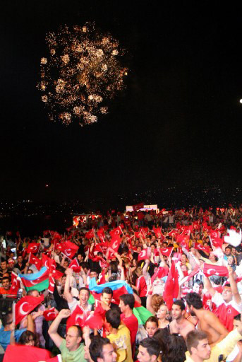 Türklerin YARI FİNAL SEVİNCİ