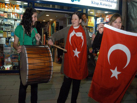 Türklerin YARI FİNAL SEVİNCİ